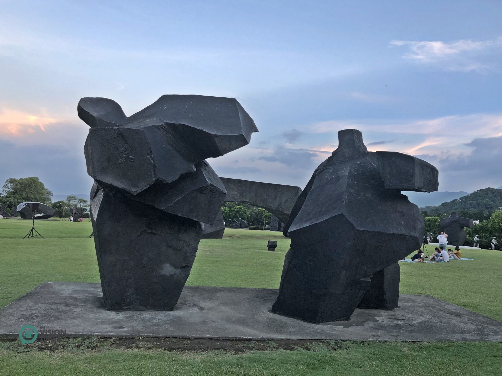 There are 29 pieces of fascinating sculptures displayed in the Juming’s Taichi Series are exhibited in the Taichi Plaza. (Image: Billy Shyu / Vision Times)
