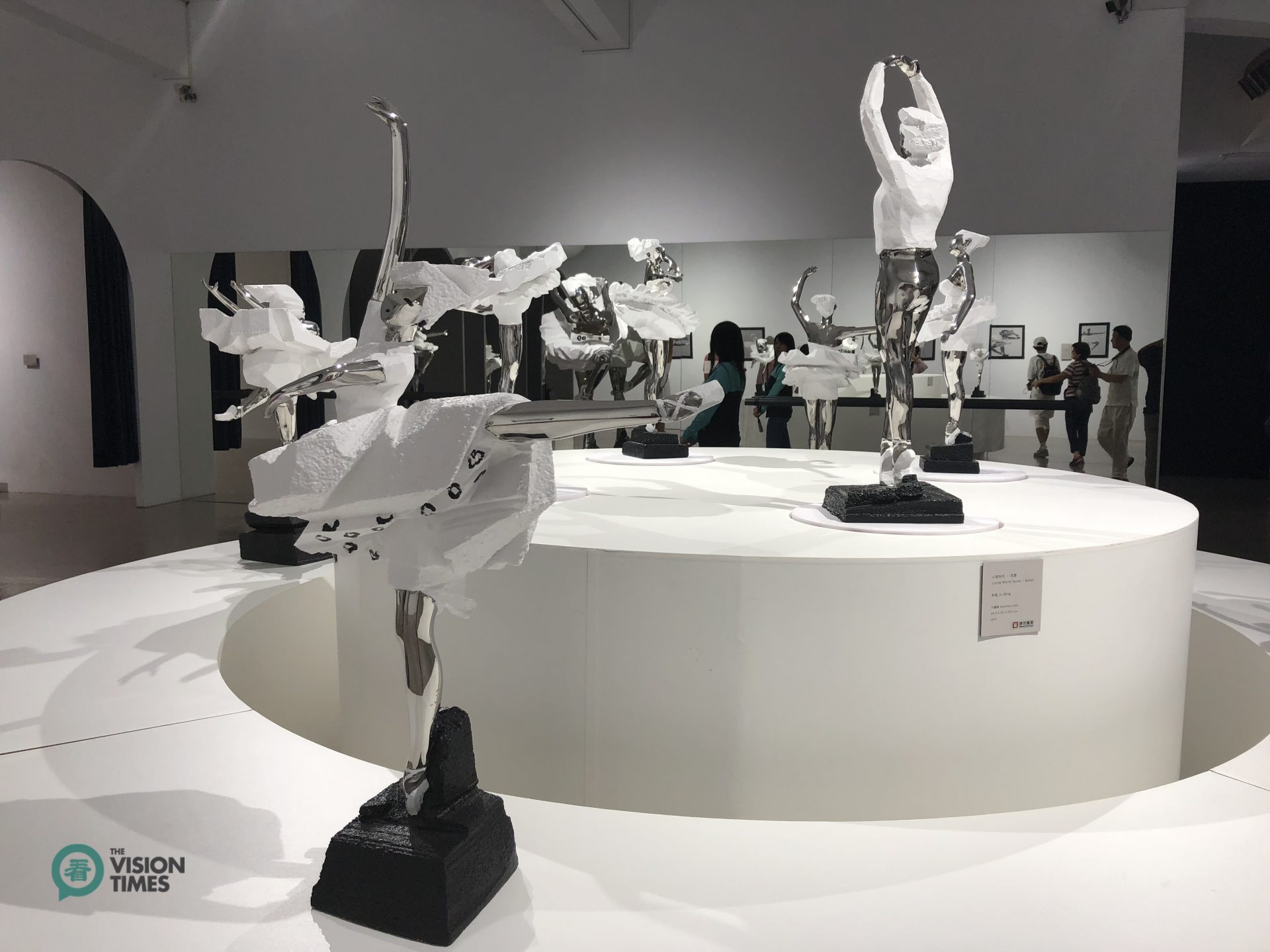 The Living World Series-Ballet (人間系列-芭蕾) is Juming’s latest creation. (Image: Billy Shyu / Vision Times)