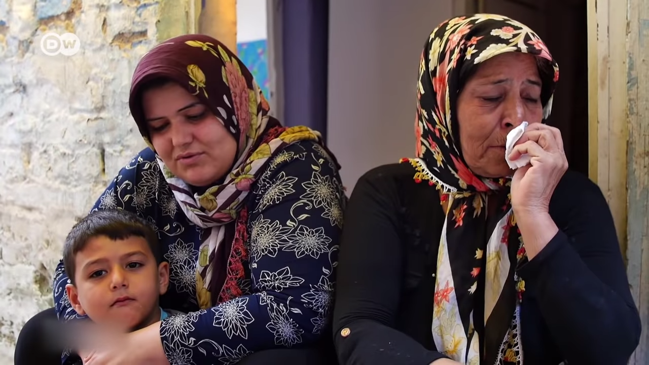 The EU and the refugee crisis - DW Documentary 14-37 screenshot