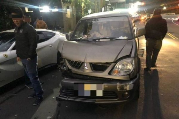 While driving his car, Lin fell asleep from the exhaustion and crashed into four Ferraris around 5:40 am in the morning. Horrified, Lin got out of his car and checked the vehicles. (Image: New Taipei City Police Department / CC0 1.0)
