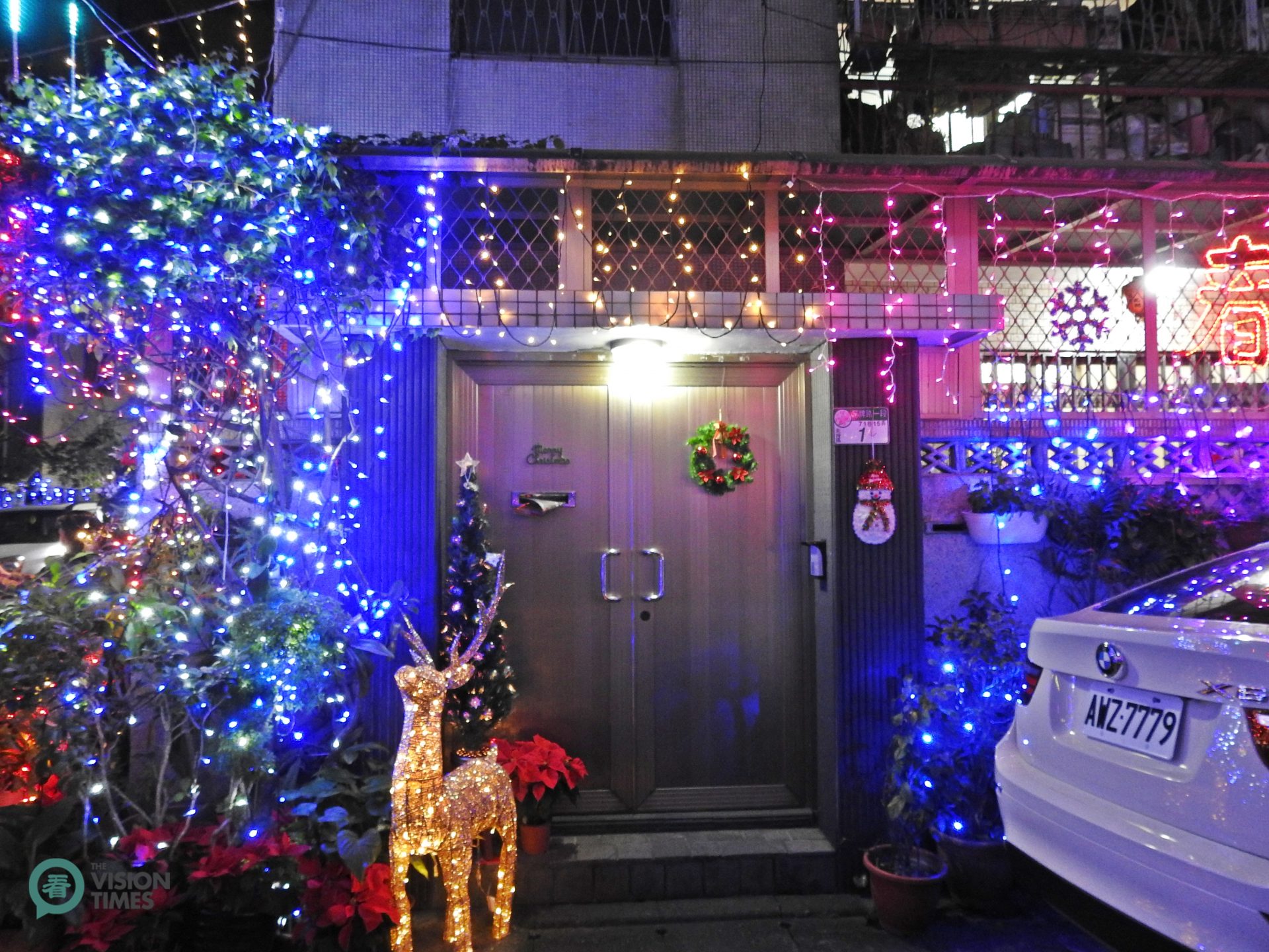 A household at the Christmas Alley in Taipei City is beautifully decorated. (Image: Billy Shyu / Vision Times)