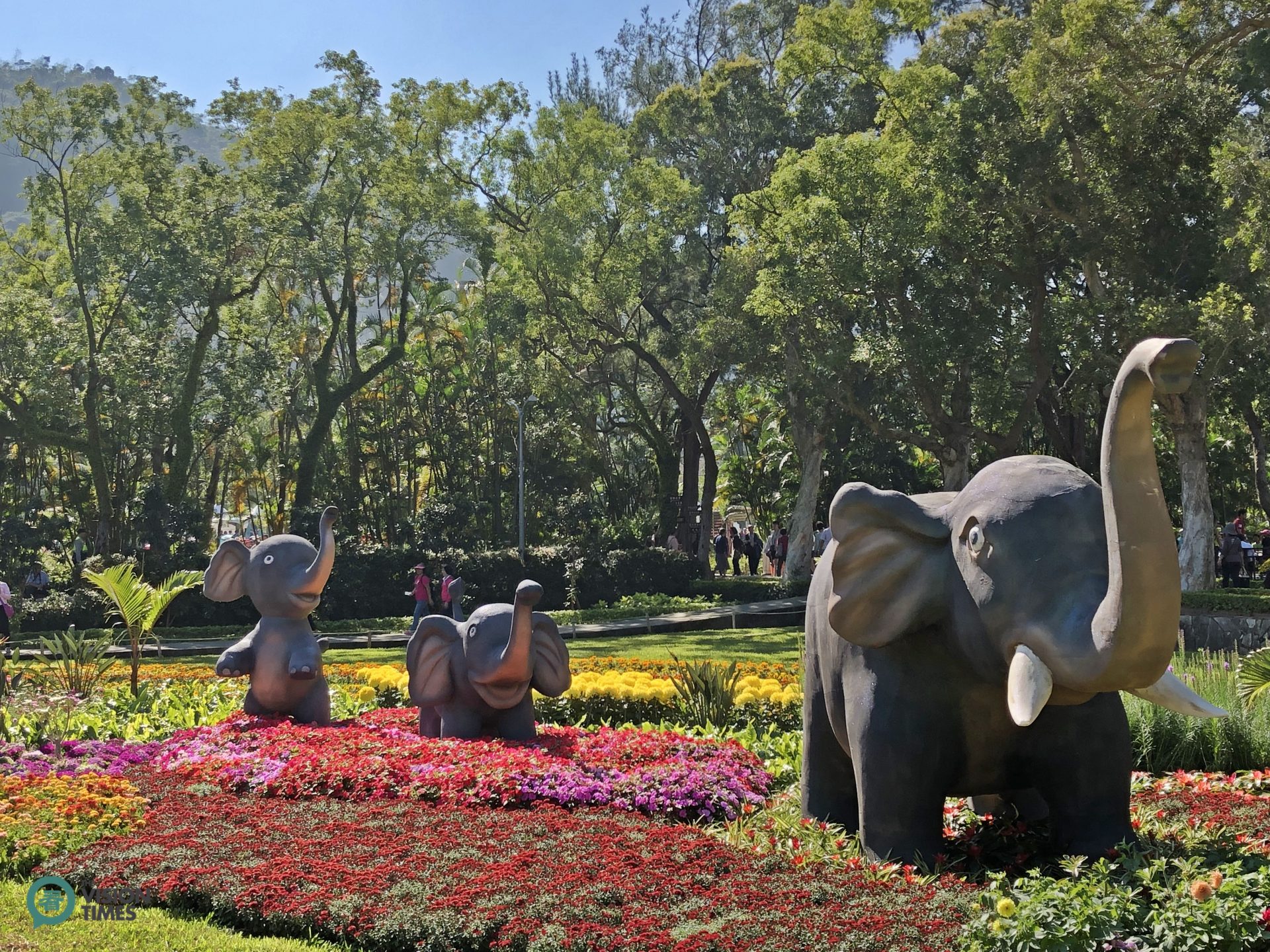 One of the features of the floral festival is the Legends of the African Savanna (Image: Julia Fu / Vision Times)