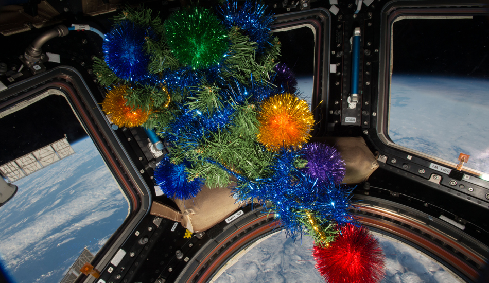 The_International_Space_Station_Gets_Its_Christmas_Delivery_From_SpaceX2