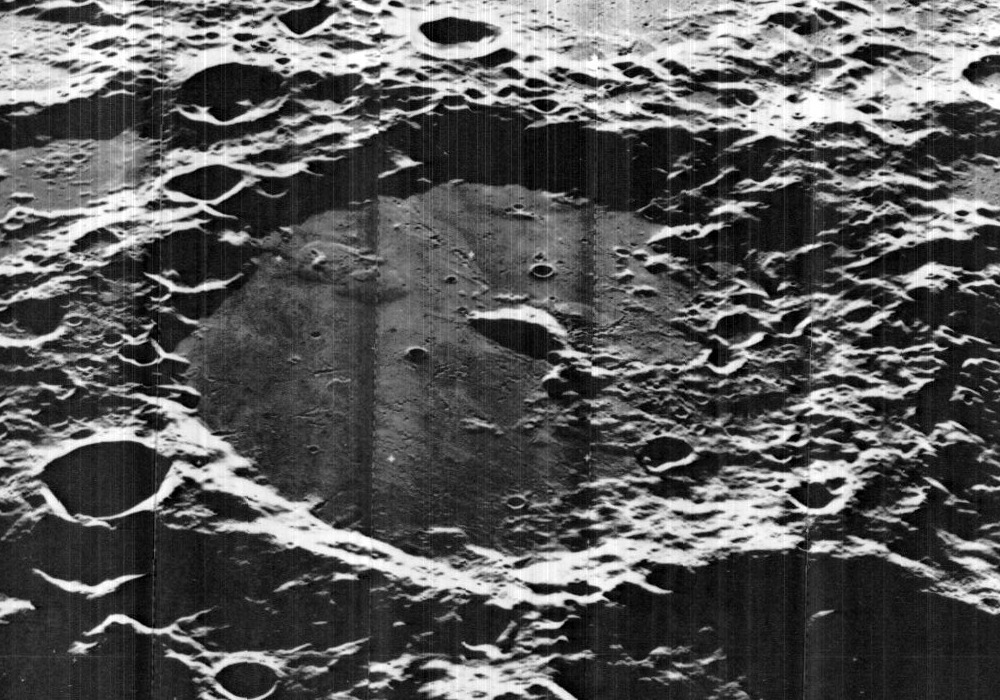Von_Kármán_crater_5065_med
