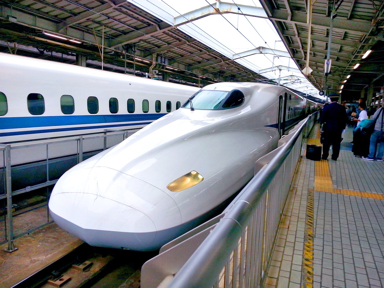 bullet-train-1540467_1280