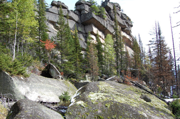 What’s interesting about the structure is that each block of granite apparently weighs thousands of tons. (Image: ancient-code.com / CC0 1.0)