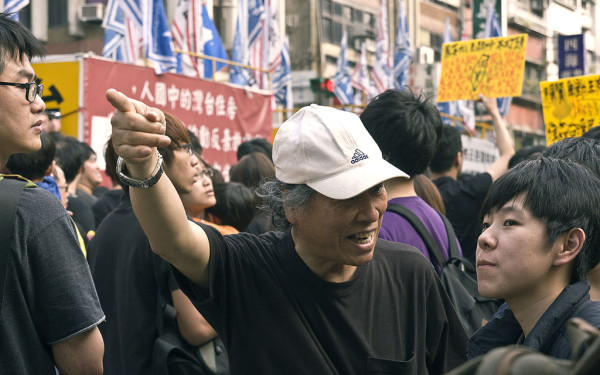 1024px-Taiwan's_Sunflower_Movement_Look_At_All_These_People!