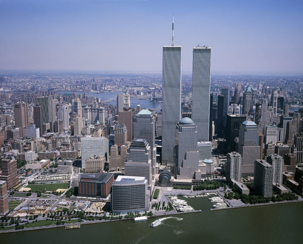 1024px-Twin_Towers-NYC