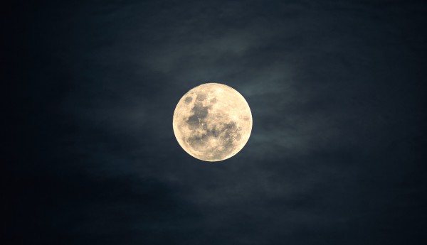 moon-2913221_1280