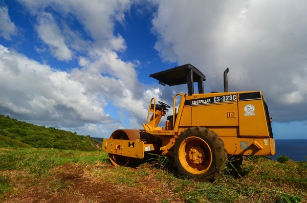 Most people, when they start looking to add to their equipment fleet, default to purchasing new machines straight from the manufacturer or from a licensed seller. (Image: pixabay / CC0 1.0)