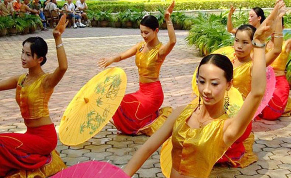 Singing and dancing are the heart and soul of Dai art. (Image: YouTube/Screenshot)