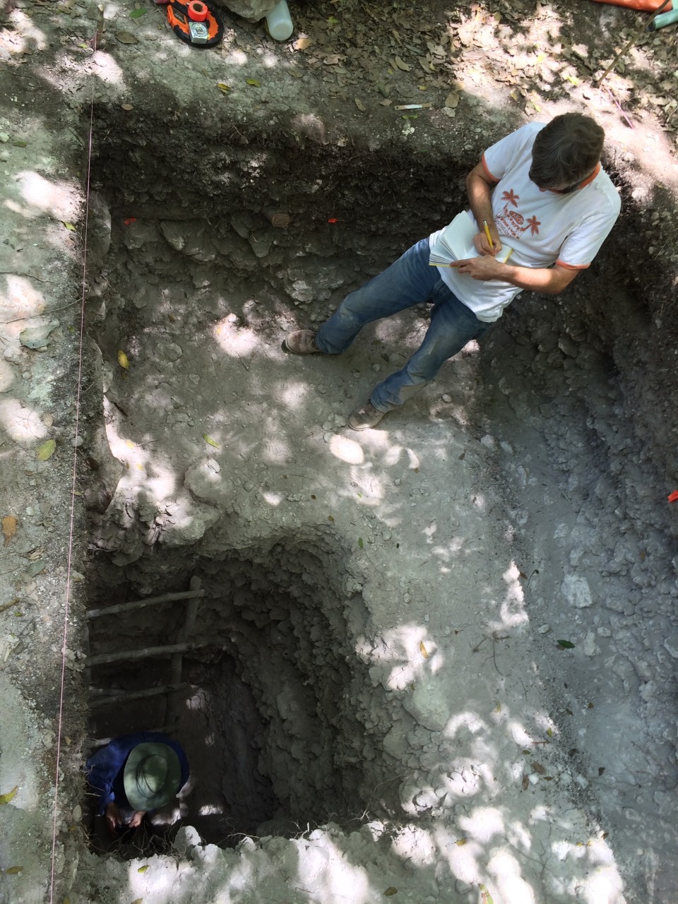 UC student Jeff Brewer stands above UC geography professor Nicholas Dunning who works at an archaeological site in Mexico's Yucatan Peninsula. (Image: Nicholas Dunning)