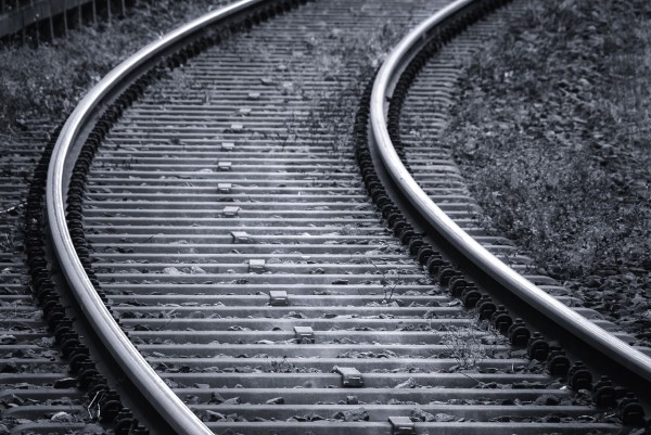 The courageous efforts of a policeman stopped a train in time to save a suicidal man in Taiwan. (Image: pixabay / CC0 1.0)