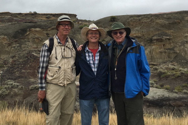 Jan Smit, Mark Richards and Walter Alvarez at the North Dakota site of dinosaur-killing meteor’s first victims. (Image: Courtesy of Robert DePalma)
