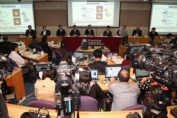 Little known to the Taiwan team behind the black hole The Taiwan Academia Sinica held a global press conference and announced that the EHT program successfully captured the first image of a supermassive black hole. (Image: Central News Agency)