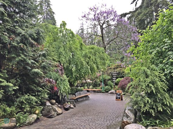 The garden near the entrance of the Capilano Suspension Bridge Park. (Image: Billy Shyu / Vision Times)