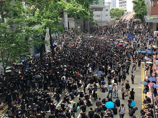 HK protestors must not use violence while protecting their freedoms. (Image: wikimedia / CC0 1.0)