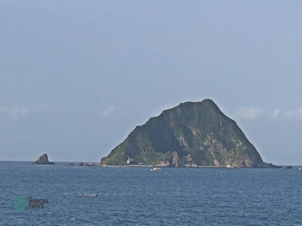 The Keelung Islet with graceful parabolic contour used to be a mysterious island for locals. (Image: Billy Shyu / Vision Times)