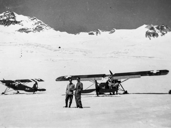 To recover the parts of the Dakota, a landing strip for rescue aircraft was set up one kilometer below the scene of the accident. (Image: Alpine Museum of Switzerland)