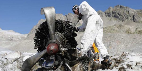 In September 2018, among other things, the Swiss Army recovered this propeller of the crashed Dakota. (Image: KEYSTONE / Peter Klaunzer)