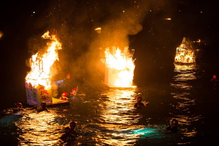 The water lanterns prepared by all the clan associations are lit at the seashore after the grand parade.