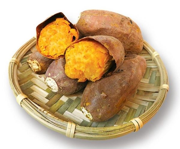 Baked sweet potatoes sold at the Jinbaoli Old Street. (Image: Courtesy of Jin Shan Su Tong Yao 金山藷童瑤)