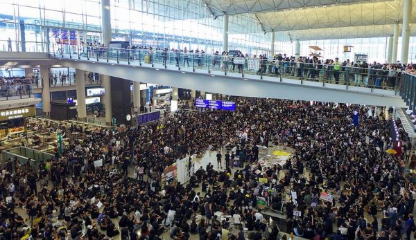 In one of the protests at Hong Kong International Airport, a violent clash erupted between the demonstrators and police officers. (Image: Wpcpey via wikimedia CC BY-SA 4.0)