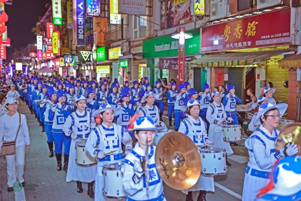 The Falun Dafa Tian Guo Marching Band is one of the most popular performing groups in the procession. (Image: Johnny Lin / Vision Times)