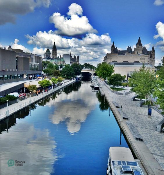In winter, a section of the historical scenic waterway near central Ottawa is transformed into a great skating rink. (Image: David Bohatyrez)