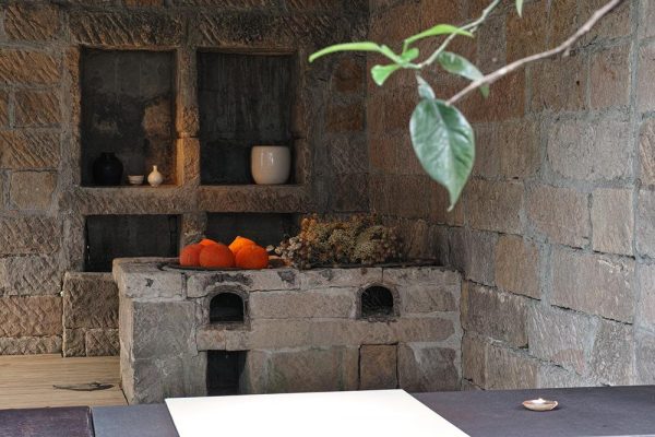 A Chinese traditional wood-burning stove in the kitchen. (Image: Courtesy of Shi Yang Shan Fang)