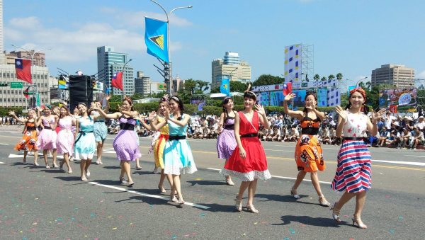 A group showing Taiwanese people's vigor and vitality at the Taiwan Double Tenth National Day parade. (Image: Courtesy of Lj Lamb)