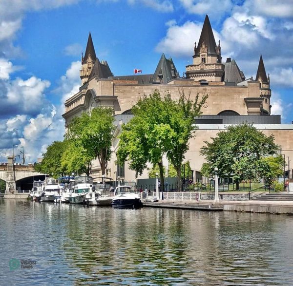 The Rideau Canal is a unique site and central to life in Ottawa. (Image: David Bohatyrez / Vision Times)