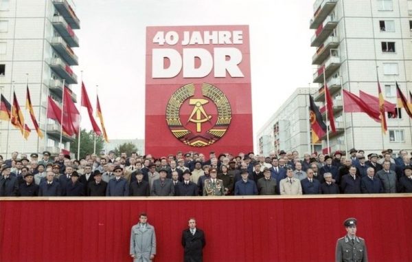 On October 7, 1989, at the National Day celebrations of the 40th anniversary of East Germany, Soviet Union President Mikhail S. Gorbachev urged Erich Honecker, the General Secretary of the Socialist Unity Party of Germany, to launch liberal reforms. (Image: wikimedia / CC0 1.0)