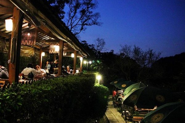 Maokong is a romantic place to visit at night in Taipei. (Image: Courtesy of the Yao Yue Tea House)