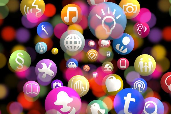 In one study, participants reported improvements in their mental state after a three week period of limiting their use of social media to a single platform daily. (Image via pixabay / CC0 1.0)