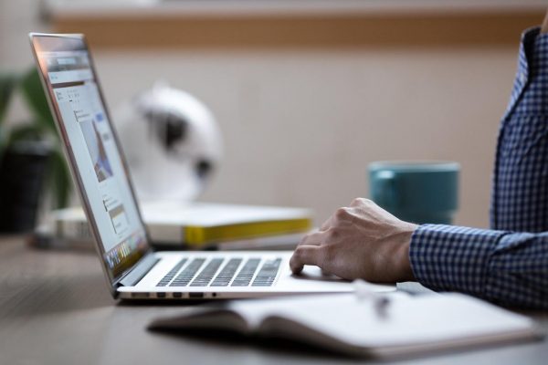 People who properly maintain themselves well both at work and play can live longer and those who waste away their health. (Image: via pixabay / CC0 1.0)