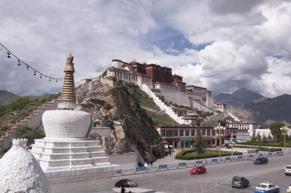China is persecuting the people of Tibet. (Image: maxpixels / CC0 1.0)