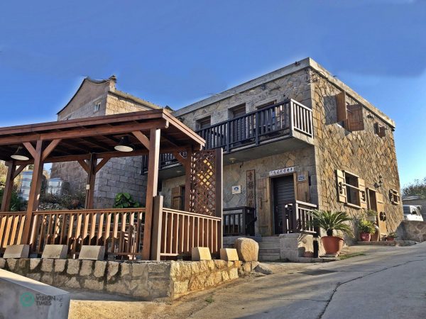 An abandoned stone house in Dongju's Dapu Village has turned into a cozy guesthouse. (Image: Julia Fu / Vision Times)