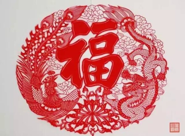The fú sign in-between a dragon and a phoenix has a special meaning. (Image: mmbiz)