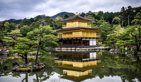 Traditional products also make Japanese shops long-lasting. (Image: pixabay / CC0 1.0)