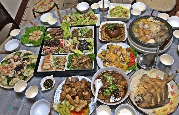 The dishes served at the reunion dinner of a family in Taiwan. (Image: Billy Shyu / Vision Times)