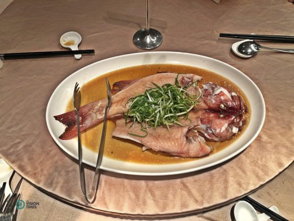 The braised fish at a reunion dinner in Taipei City. (Image: Billy Shyu / Vision Times)