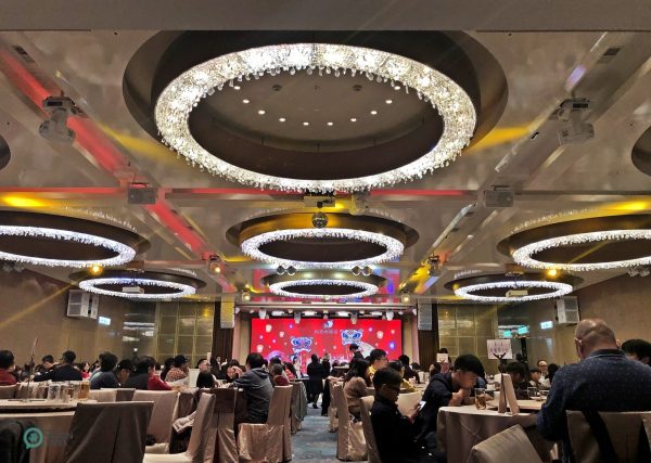 Many familiies have their Lunar New Year's Eve reunion dinner at the restaurant of a five-star hotel in Taipei City. (Image: Billy Shyu / Vision Times)