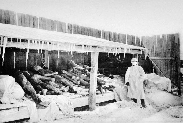 An image of Manchurian plague victims (1910–1911). (Image: wikipedia / CC0 1.0)