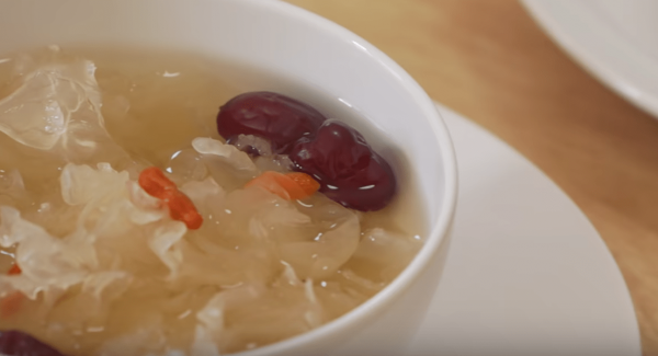 White fungus soup (Image: YouTube/Screenshot)
