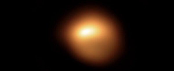 Using ESO’s Very Large Telescope (VLT), astronomers have captured the unprecedented dimming of Betelgeuse, a red supergiant star in the constellation of Orion. The stunning new images of the star’s surface show not only the fading red supergiant but also how its apparent shape is changing. (Image: ESO)