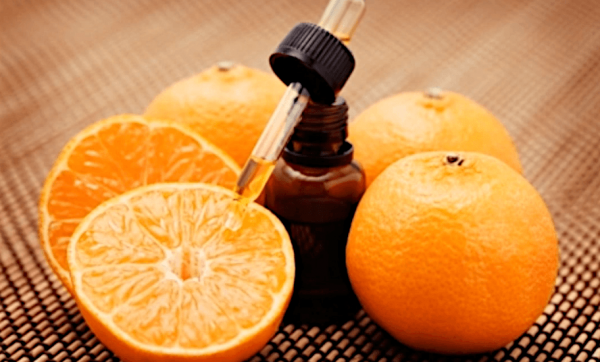 Sweet orange essential oil will give your perfume an earthy, sensual smell. (Image: Screenshot / YouTube)