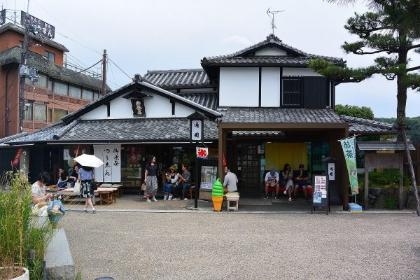 Tsuen Tea in Uji, Kyoto, was built in 1672. (Image: Miya.m via wikimedia > CC BY-SA 4.0)