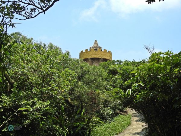 The Surrounding Mountain Footpath (環山步道) at the Lover's Lake Park. (Image: Billy Shyu / Vision Times)