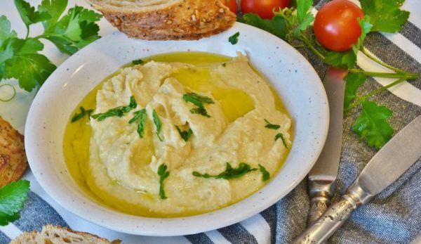 You can make Hummus with leftover chickpea stew. (Image: pixabay / CC0 1.0)